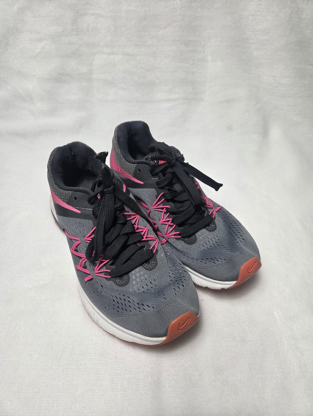 Nike Air Zoom Winflo 3 Gray with Pink Accent Athletic Running Shoes